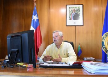 Intendente se reúne con ministro París para analizar situación regional de Covid-19