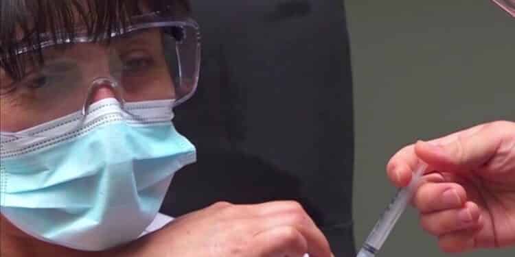 Un 20% de la población objetivo ha recibido la vacuna contra el Covid-19 en la región de Los Lagos