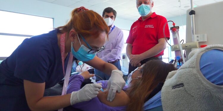Se inició vacunación a personas dializadas y con trasplante de órganos sólidos
