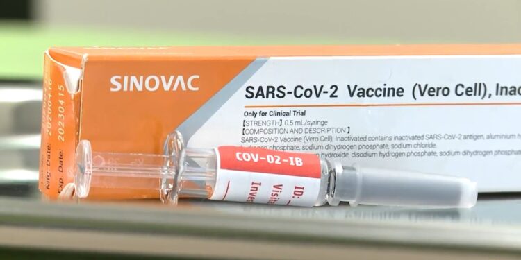 4 millones de dosis de la vacuna Sinovac llegan entre hoy y mañana al país