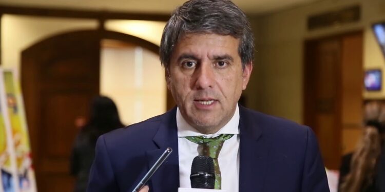 Diputado Santana pidió al Minsal levantar cuarentenas en la región de Los Lagos
