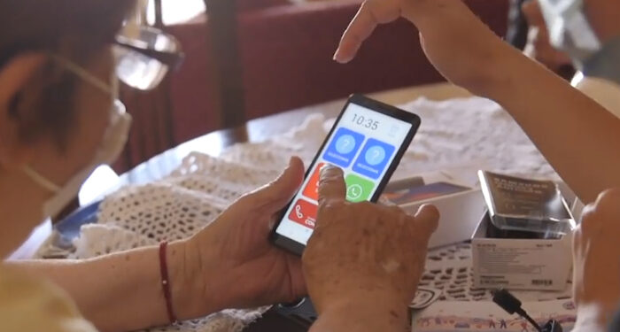 Comenzó entrega de celulares para Adultos Mayores de la Campaña “Vamos Chilenos” en Purranque