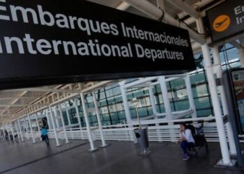 Solicitan cierre temporal de todo acceso al territorio nacional, especialmente el aéreo