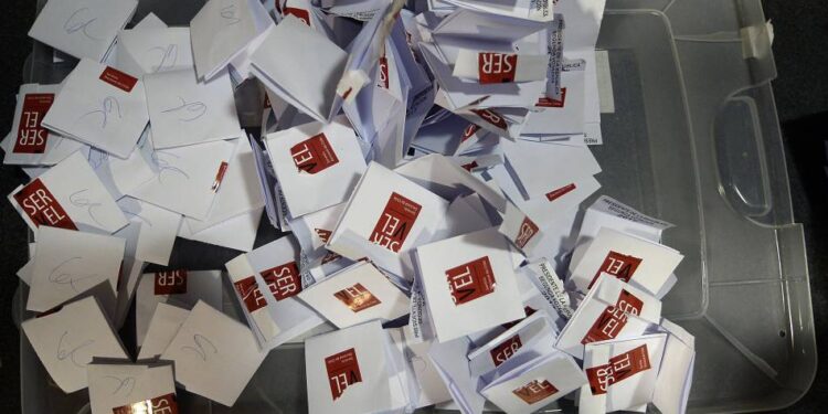 52,5% tiene poco o nada decidido por quién votará en la elección de Constituyentes