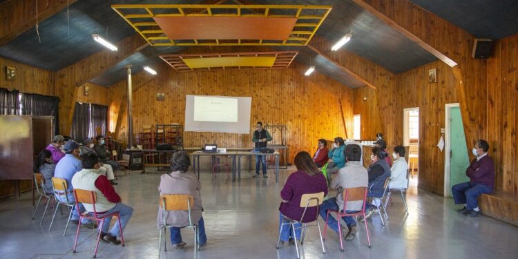 Agricultores del proyecto FIC de la UST Osorno se capacitan en asociatividad y cooperativismo.
