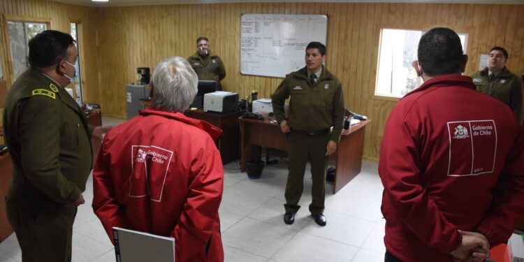 Entregan a Carabineros mascarillas reutilizables elaboradas por mujeres del programa Inversión en la Comunidad