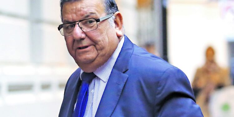 Emplazan a Minsal a dar cuenta sobre síndrome PIMS que afecta a menores