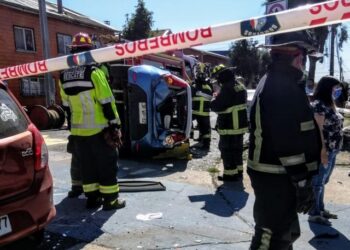 Accidente en Rahue Bajo dejó a 5 personas lesionadas y 2 automóviles volcados