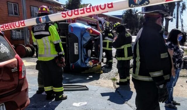 Accidente en Rahue Bajo dejó a 5 personas lesionadas y 2 automóviles volcados