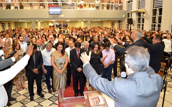 Colegio médico de Valdivia rechaza desición de dar permisos para ceremonias en iglesias evangélicas y católicas
