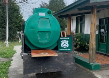 Detienen a 2 hombres por robo de materiales de construcción