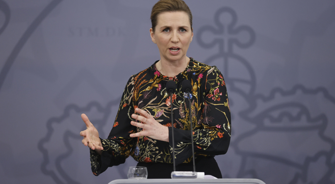 Tensión en la UE por países descolgados de plan de vacunas: Dinamarca seguiría pasos de Austria y CE defiende estrategia