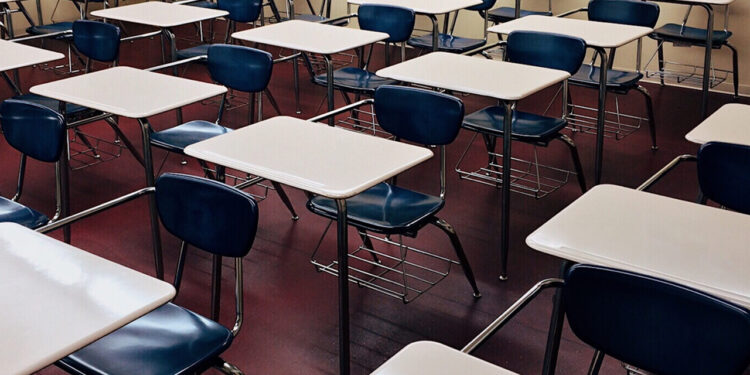 Colegio de Profesores pide suspensión inmediata de clases presenciales