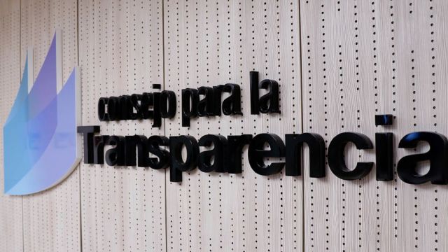 Obligan a la FACH a publicar actos o bandos militares que ordenaron toques de queda