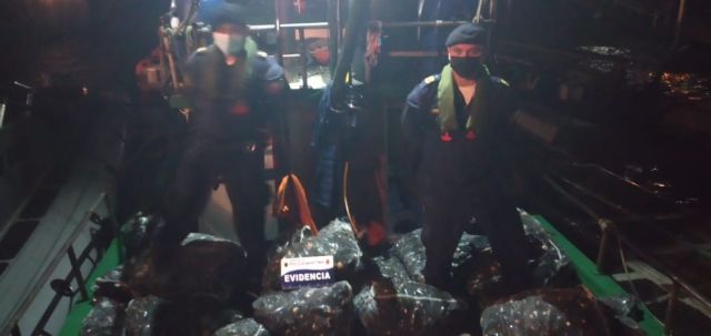 Armada de Chile decomisa 1500 kilos de mariscos en Castro