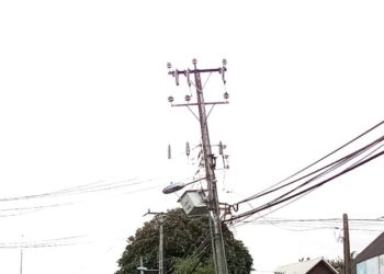 Choque a poste deja a más de 3 mil clientes sin luz en Osorno
