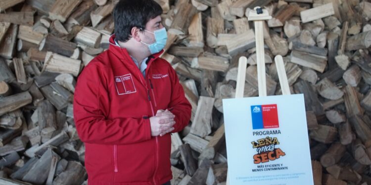 Seremi de Energía de Los Lagos llama a postular a la convocatoria especial del programa Leña Más Seca