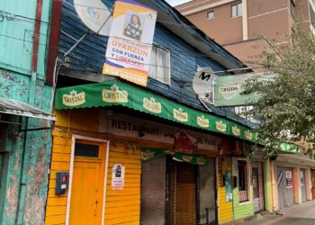 7 personas detenidas al interior de un restaurante por infringir el código sanitario
