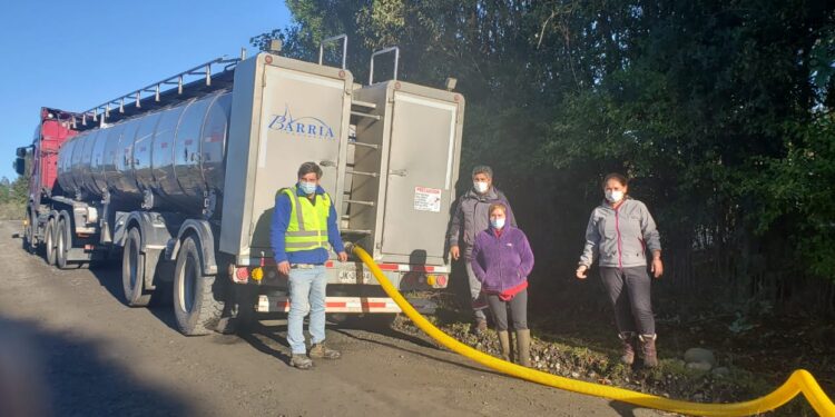 Gestión Municipal en Puerto Octay permitió llevar agua a familias afectadas en Chacay
