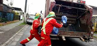 Trabajadores de aseo de Puyehue y Puerto Octay reciben bono de más de un millón de pesos
