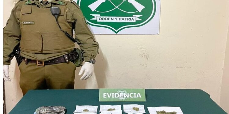 Detienen a un hombre en plena transacción de droga en Osorno