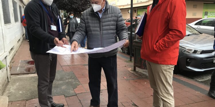 Municipio dio el vamos a la reposición de 8,5 kilómetros de veredas en sector centro norte de Osorno