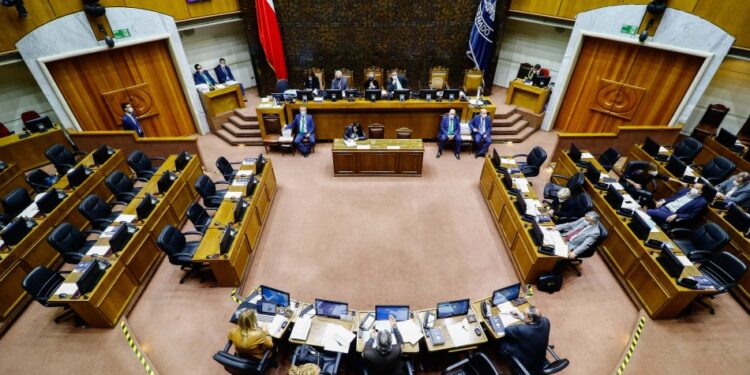 Senadores(as) de la mayoría opositora critican anuncios de la Moneda por retiro del 10%