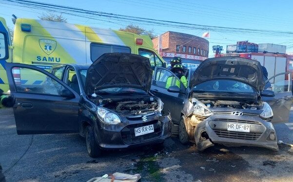 4 personas lesionadas tras violento accidente en calle Freire en Osorno.