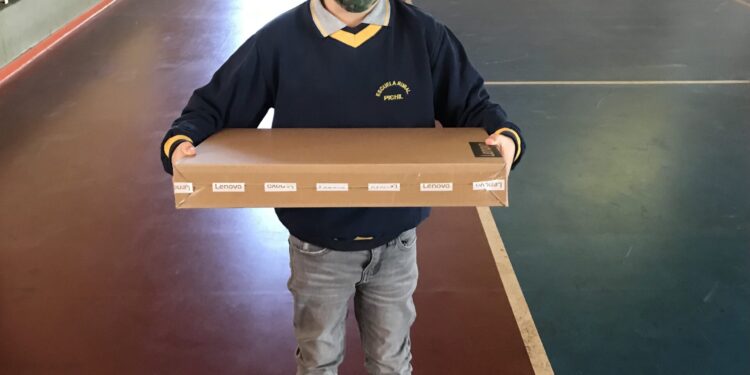 Partió entrega de notebooks a más de 1.600 alumnos de establecimientos municipales de Osorno