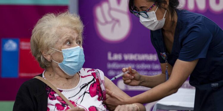 Hoy lunes inician proceso de vacunación contra el Covid-19 a menores de 40 años