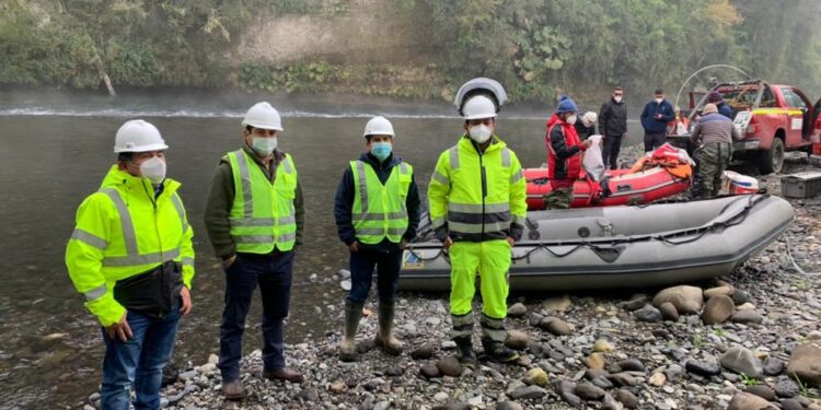 Vecinos de Pilmaiquén recorren obras del proyecto central Los Lagos