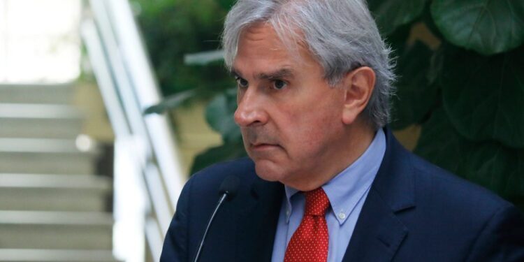 Senador Moreira presiona al gobierno para pronta implementación del “Carnet Verde”