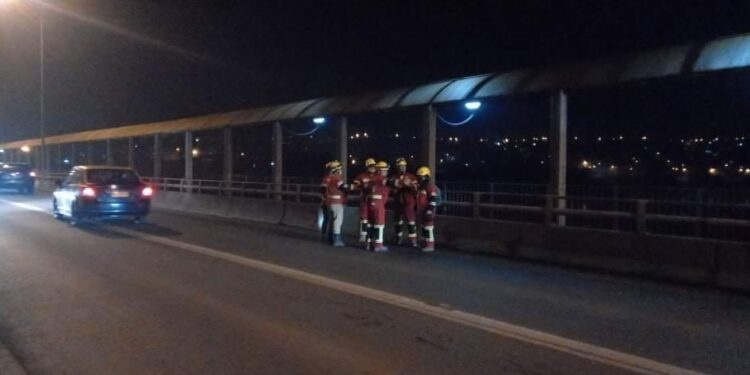 Mujer intentó lanzarse al río Rahue desde el puente Chauracawin