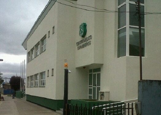 Menores de edad causaron destrozos en ventanales de la Prefectura de Carabineros de Osorno