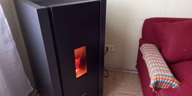 Con equipos eléctricos y a pellet lanzan llamado del Programa de Recambio de Calefactores en Osorno