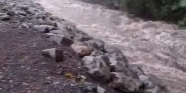 Intensas lluvias provocaron crecidas de ríos en Octay y San Juan de La Costa