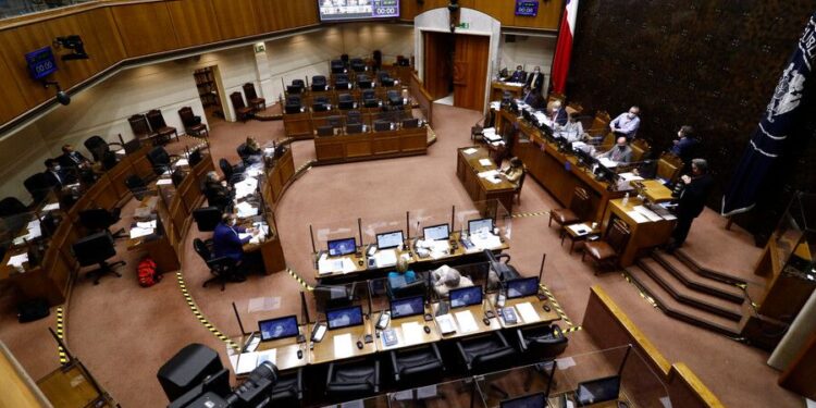 Senado rechaza reajuste al sueldo mínimo