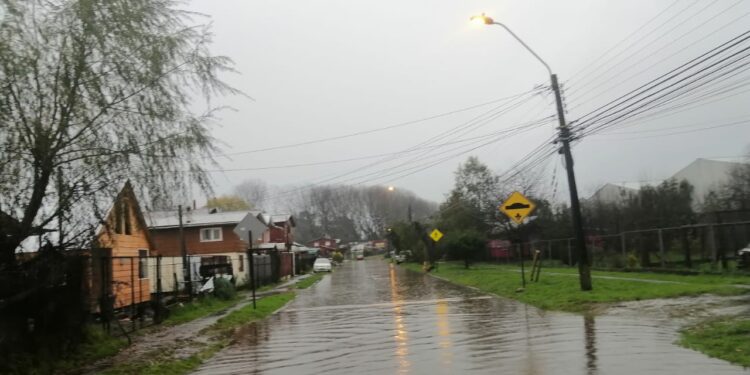 Temporal de viento y lluvia dejó calles anegadas y varios accidentes en Osorno