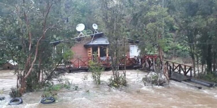 Intensas lluvias provocaron crecidas de ríos en Octay y San Juan de La Costa