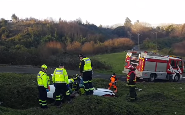 Una mujer quedó herida tras volcamiento de un vehículo en el camino real-Osorno