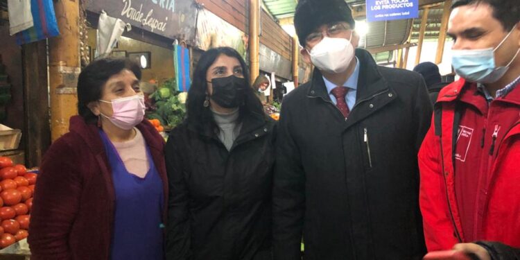 Ministra Rubilar valoró trabajo de feriantes en Osorno y señaló que el bono Mypes será de gran apoyo