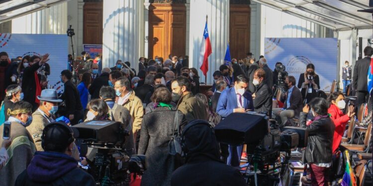 Luego de los disturbios se reinició la sesión de la Convención Constituyente