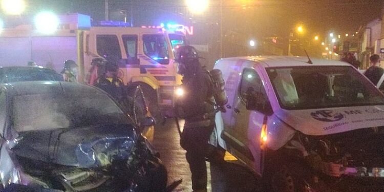 Colisión vehicular en Rahue dejó una mujer lesionada y un detenido