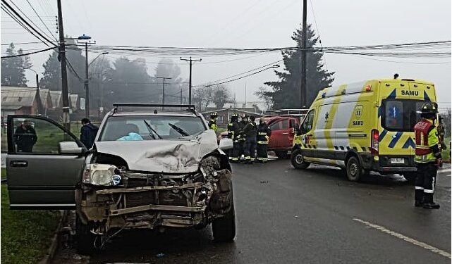Colisión vehicular dejó a 2 personas lesionadas en Rahue Alto Osorno