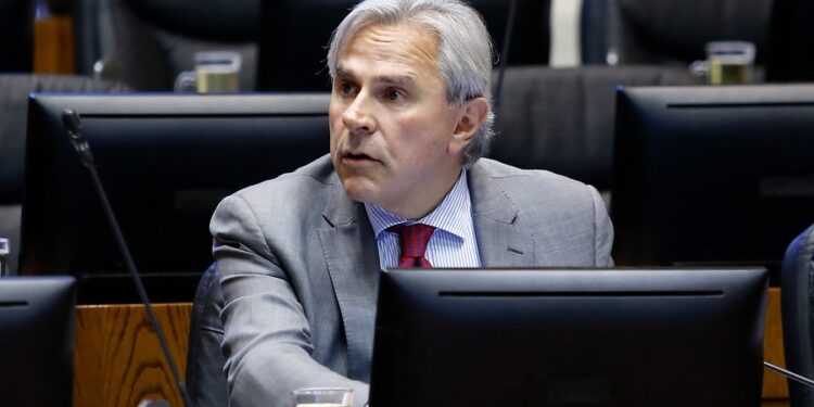 Aprueban proyecto de ley que permite el reembolso y endoso de pasajes aéreos.