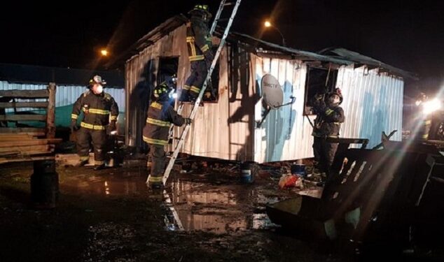 Vivienda en Francke fue destruida en un incendio y un bombero quedó herido