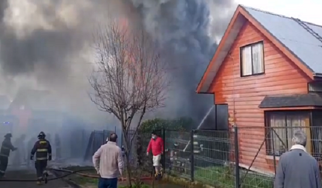 Incendio dejó dos heridos y dos viviendas destruidas en Rahue Alto Osorno