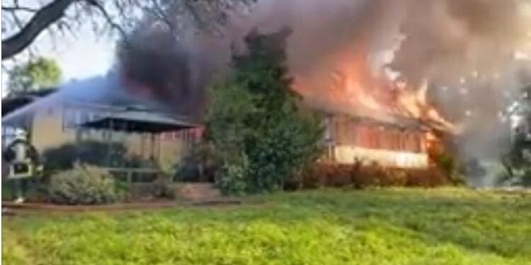 Incendio de grandes proporciones dejó a 6 personas damnificadas en Río Negro