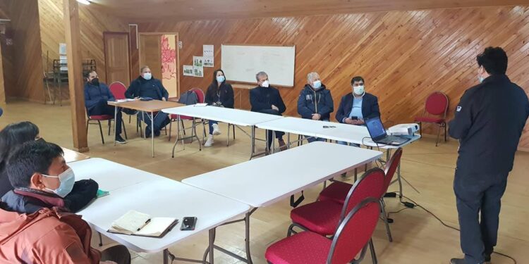 Gobernador Vallespin apoya a vecinos de Mocopulli y Puacura en rechazo a la instalación de vertedero industrial