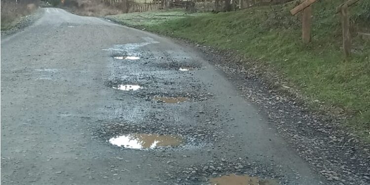Denuncian precarias condiciones de caminos en Purranque